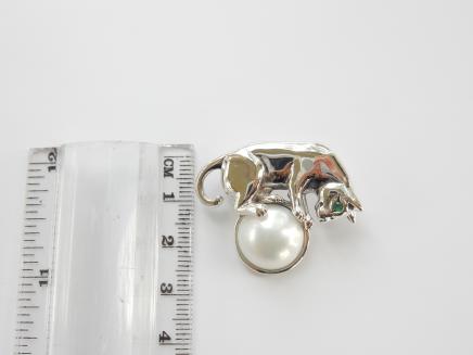 Photo of Sterling Silver & Emerald Cat on Pearl 