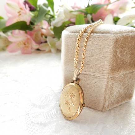 Photo of Vintage 14ct Rolled Gold Rectangle Locket Necklace Photo Pendant K L