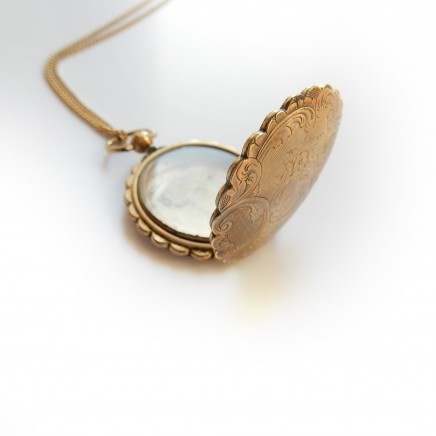 Photo of Vintage Antique Rolled Gold Locket Necklace & Chain
