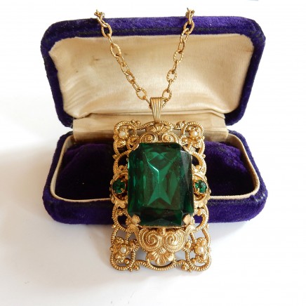 Photo of Vintage Filigree Emerald Green Paste Stone Necklace