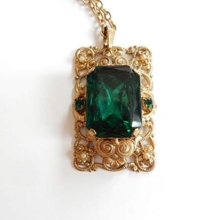 Photo of Vintage Filigree Emerald Green Paste Stone Necklace