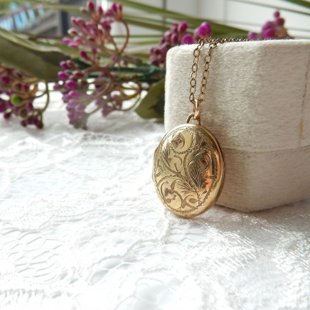Photo of Vintage Rolled Gold Locket Keepsake Necklace