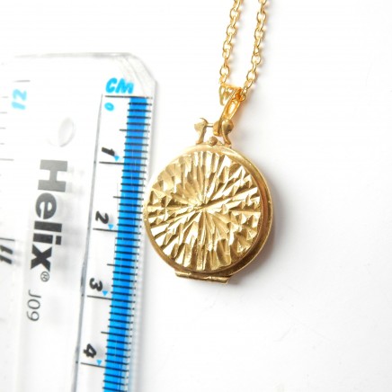 Photo of Vintage Rolled Gold Locket Necklace Keepsake Photo Locket