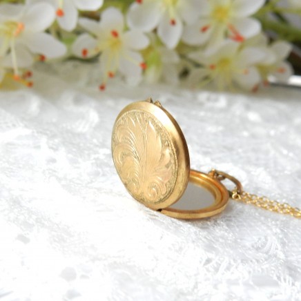 Photo of Vintage Rolled Gold Locket Necklace Keepsake Photo Locket