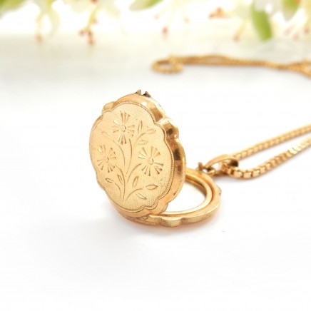 Photo of Vintage Rolled Gold Locket Pendant Vintage Gold Necklace A D Foreign Jewelery