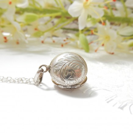 Photo of Vintage Sterling Silver Circle Locket Dainty Silver Necklace