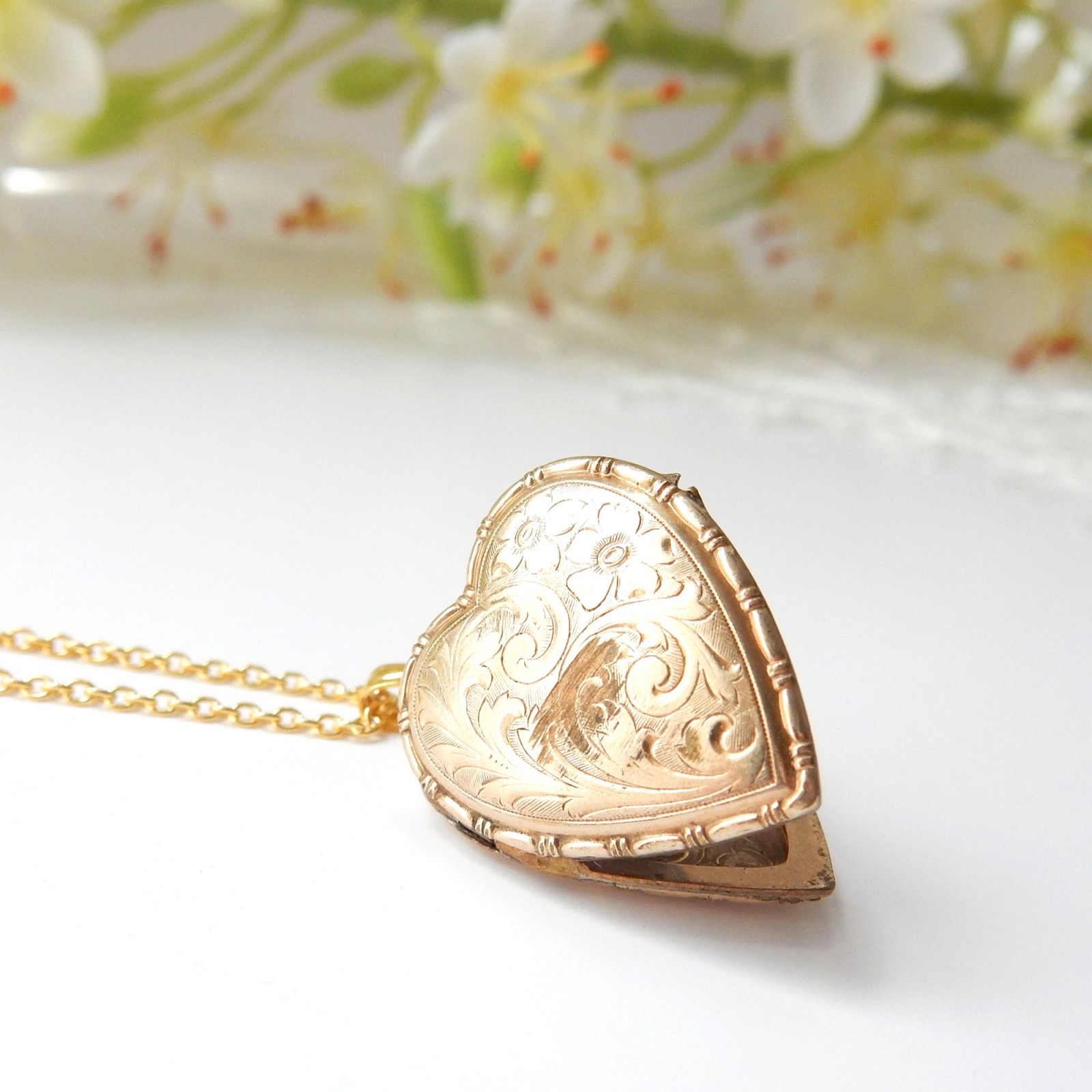 Photo of Vintage Rolled Gold Heart Locket Necklace Romantic Jewelery