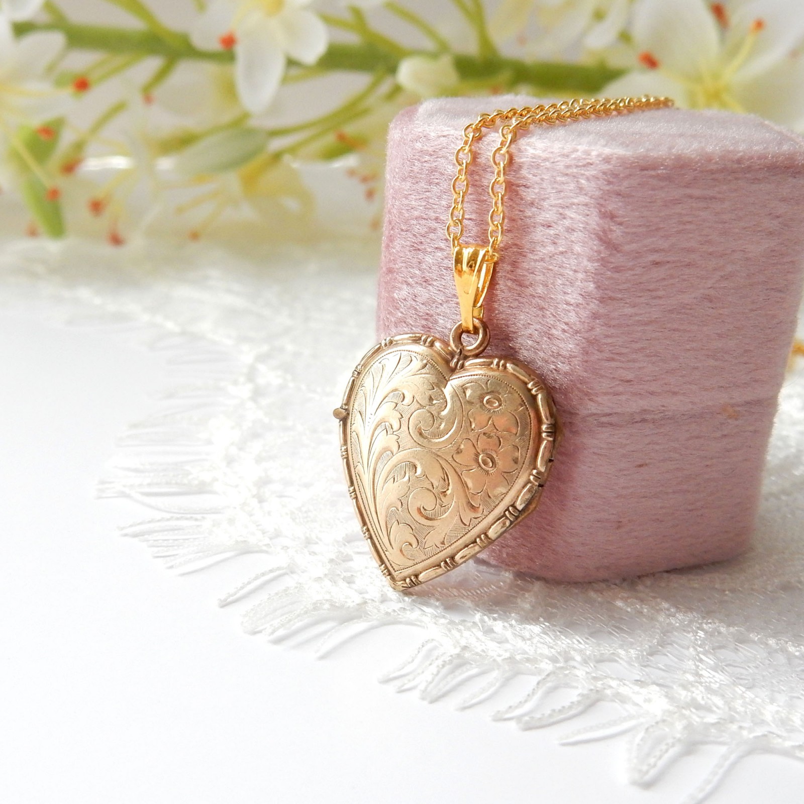 Photo of Vintage Rolled Gold Heart Locket Necklace Romantic Jewelery